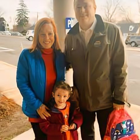 Genevieve Mecher with her parents